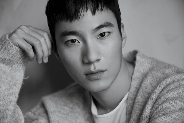 عکس لی هونگ ‌نه Lee Hong nae